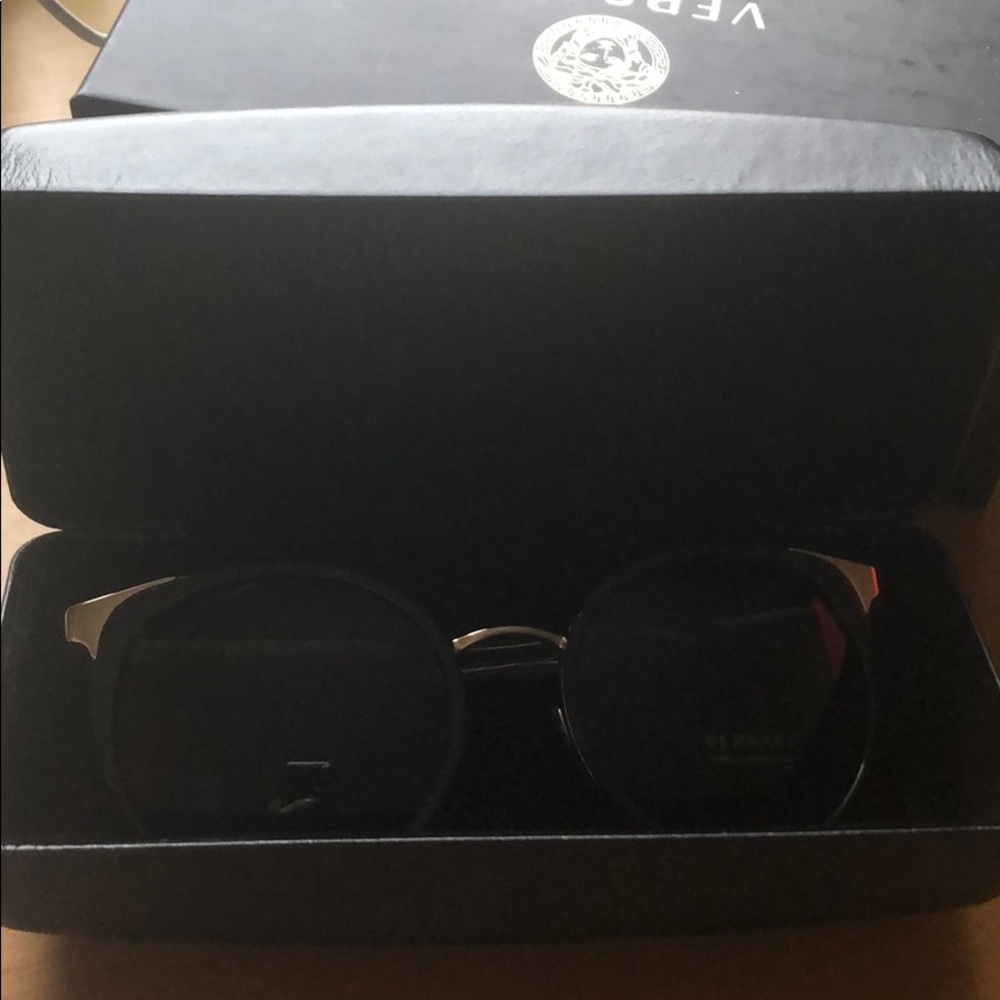 GREY GREEK SHEER SUNGLASSES